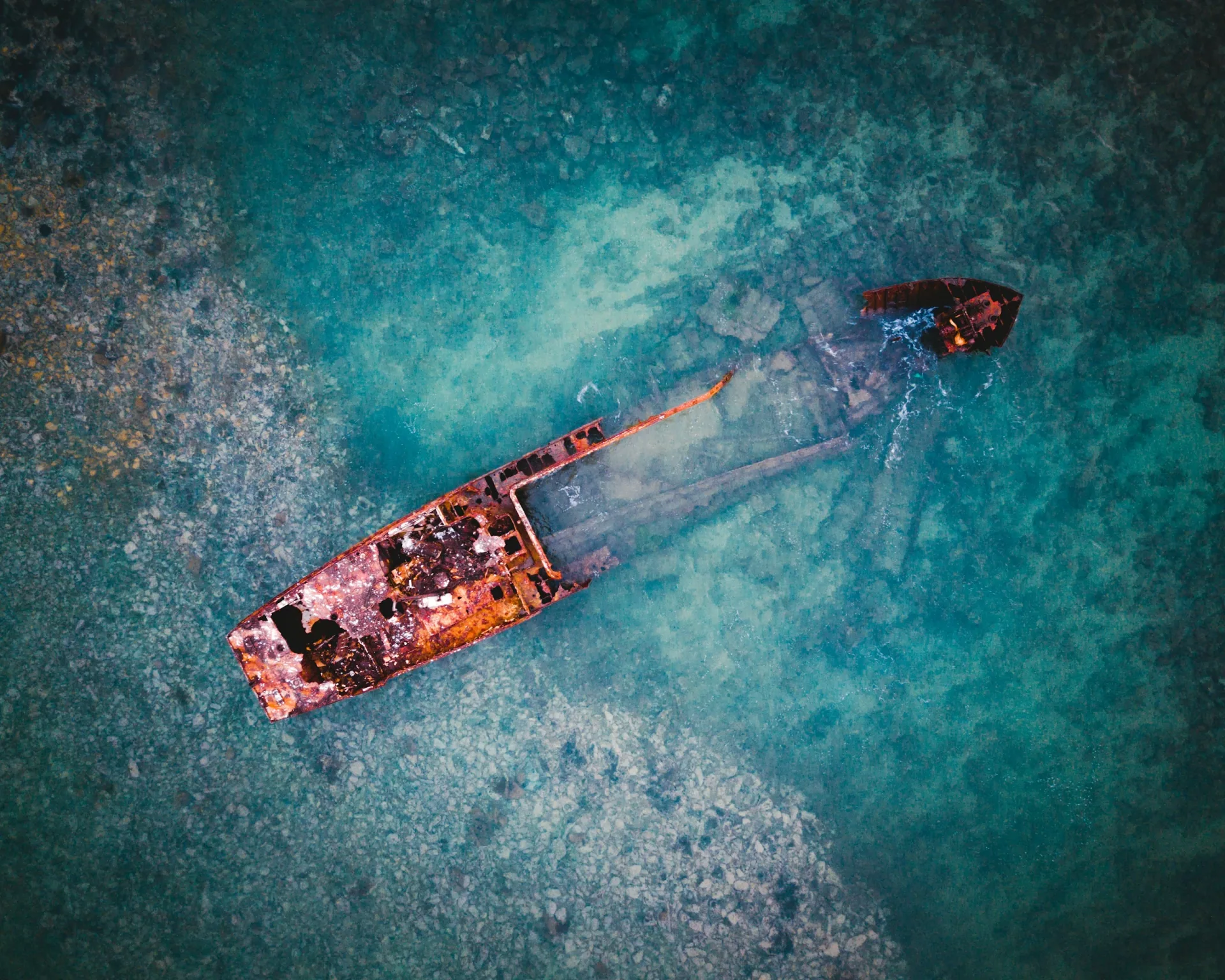 Un barco hundido frente a la costa de Santo Tomé