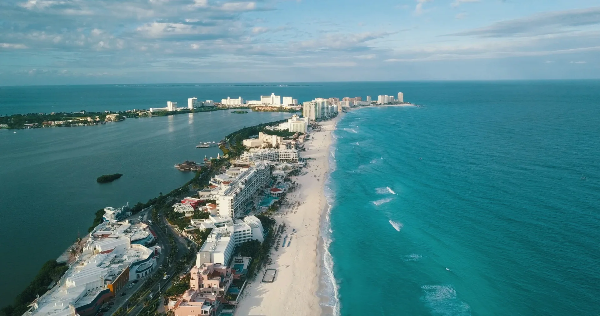 Aguas turquesas en la costa de Cancún
