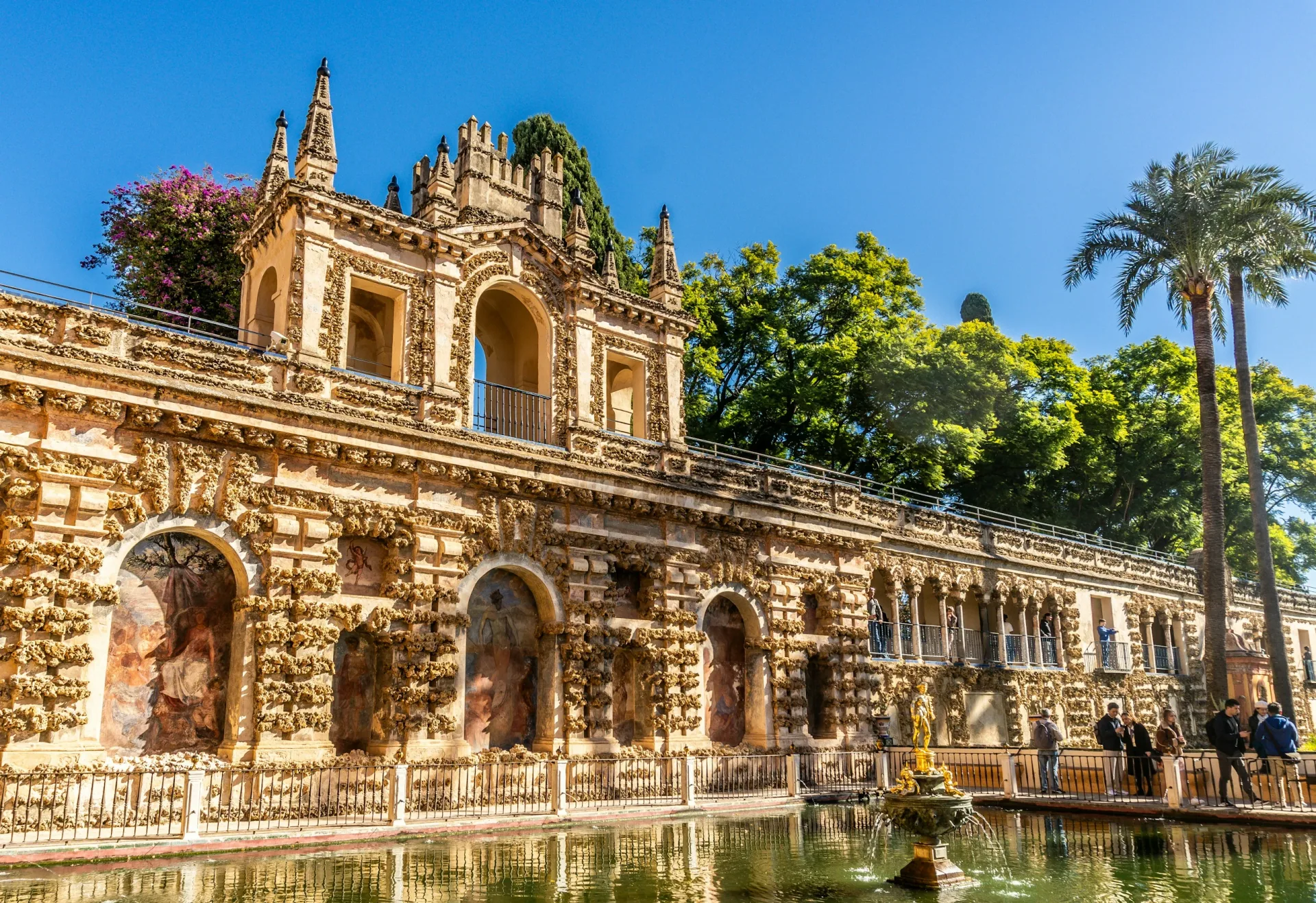 Sevilla reflejada en jardines reales
