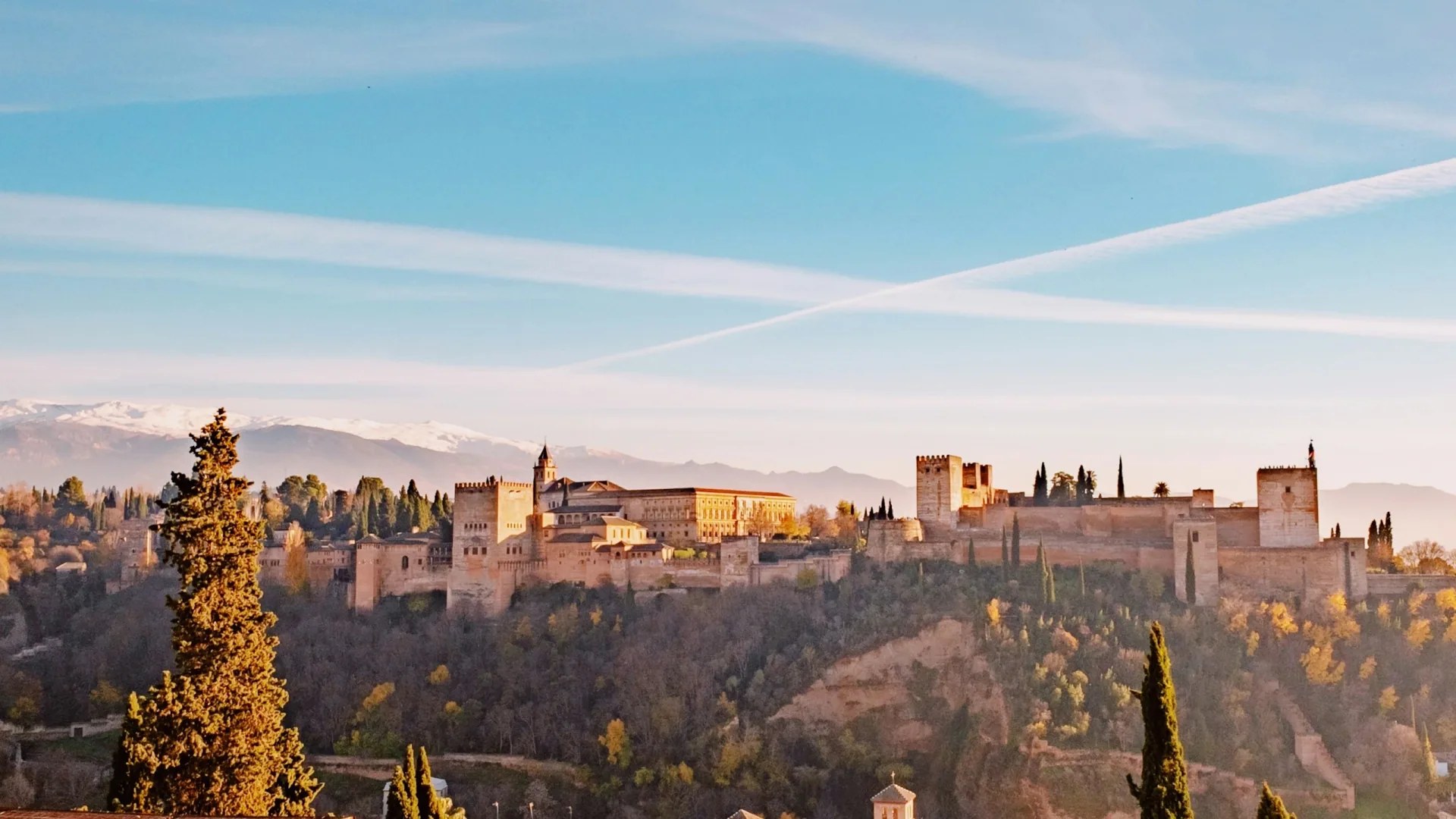 La Alhambra de Granada al atardecer
