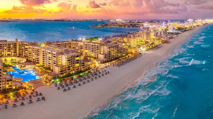 Cancún city view at night